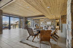 View of sunroom / solarium