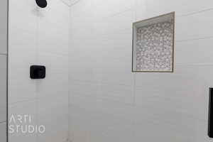 Full bathroom featuring a tile shower