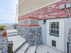 Doorway to property featuring stucco siding