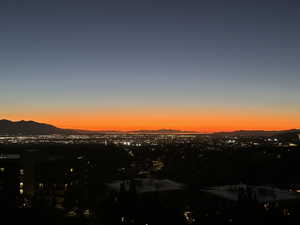 City view featuring a mountain backdrop