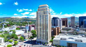 City view featuring a mountain backdrop