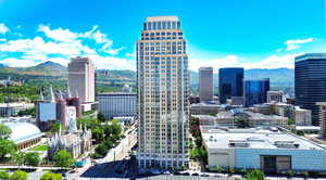 City view featuring a mountain backdrop