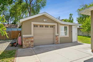 Photo 34 of 370 E LAMBOURNE AVE