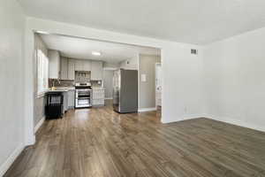 Photo 7 of 370 E LAMBOURNE AVE