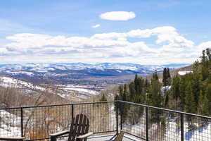 Balcony featuring a mountain view