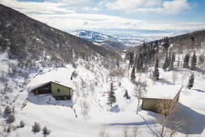 Snowy aerial view featuring a mountain view