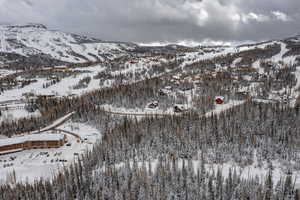 Snowy aerial view with a mountain view
