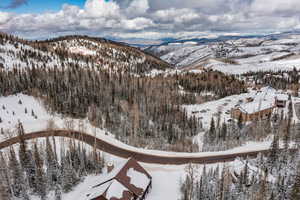 Snowy aerial view with a mountain view