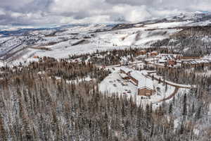 Snowy aerial view with a mountain view