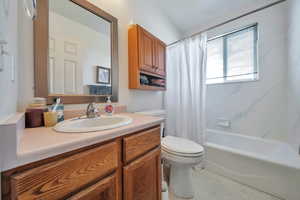 Upstairs Main Bathroom
