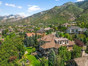 Birds eye view of property with mountain view