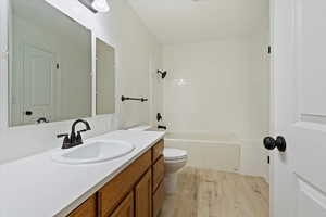 Master bedroom pass-thru bathroom