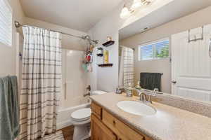 Primary en-suite bathroom