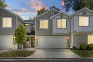 Photo 1 of 652 S PLUM CREEK LN