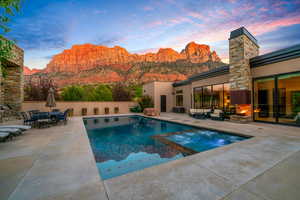 View of swimming pool featuring a pool with connected hot tub, an outdoor living space, a patio area, and outdoor dining space
