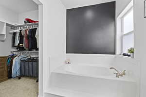 Separate Tub & Shower, Walk in Closet, Dual Sinks