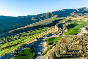 Mountain view featuring a golf course
