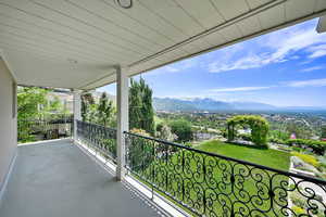 Private guest suite balcony