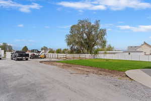 View of dirt / gravel road