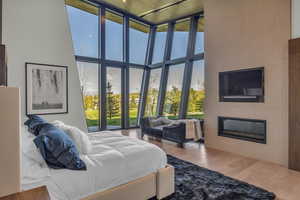 Photo 9 of 800  HOLLYHOCK ST
