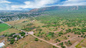 Aerial view of property's location with mountains