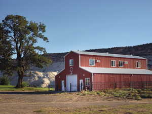 large barn with 1 Bedroom Apartment above