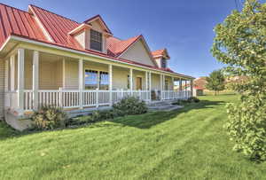 Sugarloaf Valley Farm - Incredible Cattle Ranch with Private Indoor and Outdoor Arena