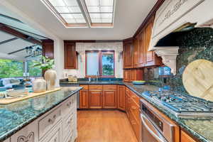 Lots of natural light in kitchen