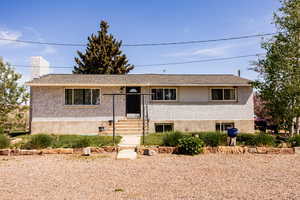 Front view of home.