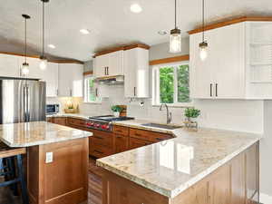 Photo 9 of 742 E RAYGENE WAY