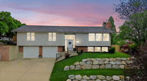 Photo 2 of 742 E RAYGENE WAY