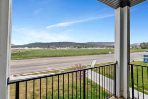 Balcony featuring a mountain view