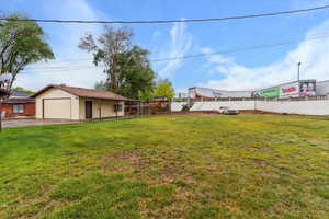 View of yard featuring a detached garage