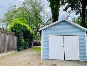 Photo 26 of 936 E ATKIN AVE