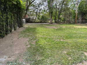 Photo 2 of 936 E ATKIN AVE