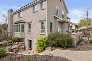 Walkout/separate entrance to Apartment