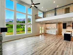 Photo 4 of 1016 W MOUNTAIN ORCHARD DR