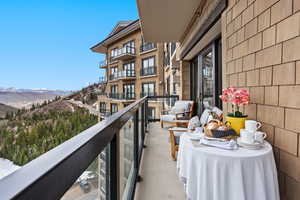 Balcony featuring a mountain view
