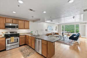 Photo 5 of 3075 E KENNEDY DR #504