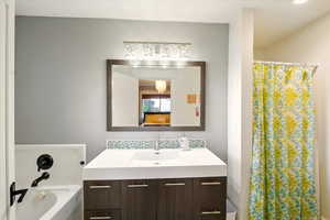 Full Bath Ensuite (secondary bedroom)