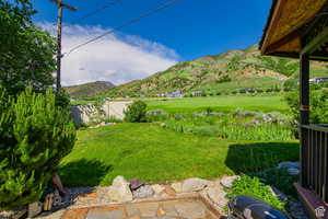 View of yard featuring a mountain view