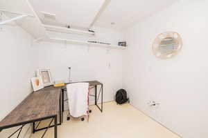Laundry room with baseboards