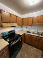 New stove never used. New range hood on order and will be installed in the new few days.