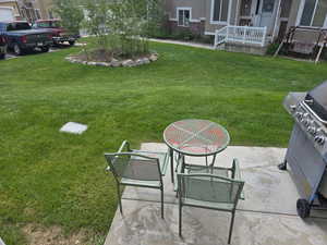 View of grassy yard
