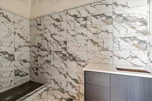 Pool bathroom (exterior access)