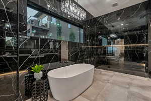 Primary en suite bathroom