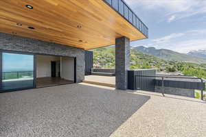 Second level deck