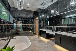 Primary en suite bathroom