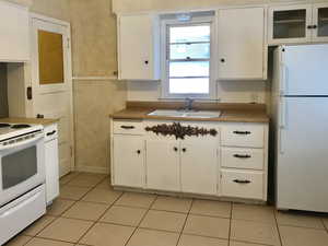 Photo 3 of 3374  PORTER AVE