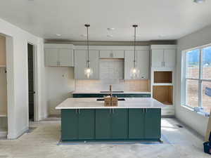 Photo 2 of 1708 N LARKSPUR WAY